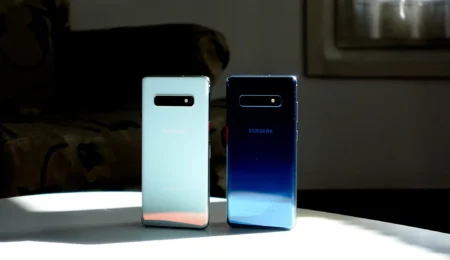 گوشی پلاستیکی بخریم یا فلزی!؟ 17 گوشی پلاستیکی بخریم یا فلزی