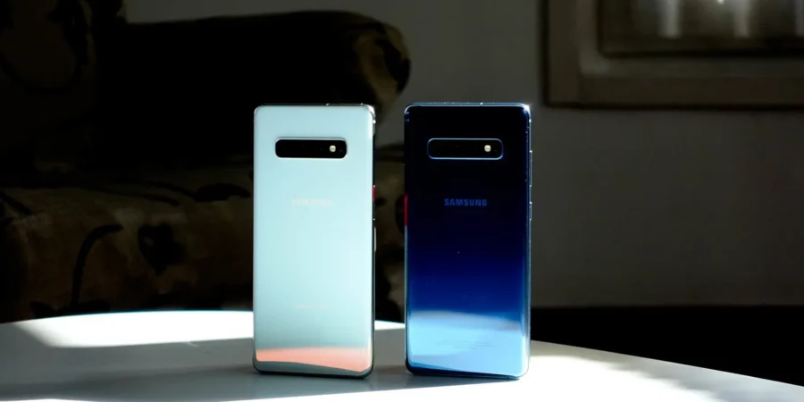 گوشی پلاستیکی بخریم یا فلزی!؟ 1 گوشی پلاستیکی بخریم یا فلزی