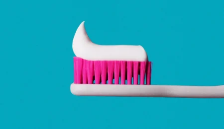 چگونه دندان های خود را نظافت کنیم؟ 3 چگونه دندان های خود را نظافت کنیم؟