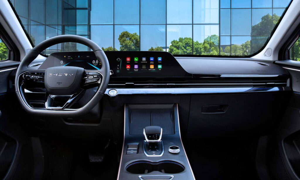 نبرد نسل جدید: لاماری ایما در برابر فونیکس FX پرمیوم 4 fx interior2