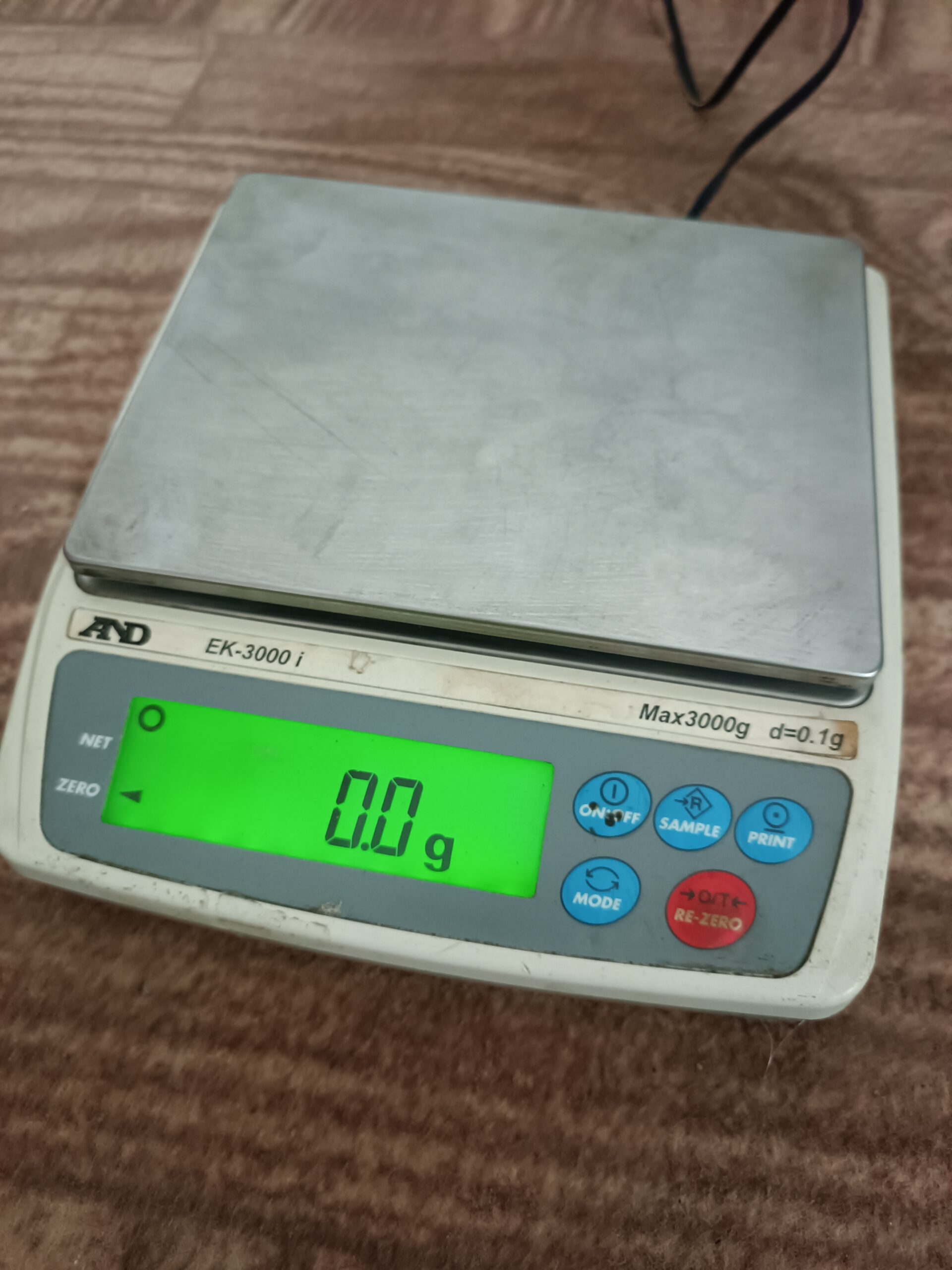 ترازو یکدهم گرمی مناسب نقره فروشی و زعفران و…AND