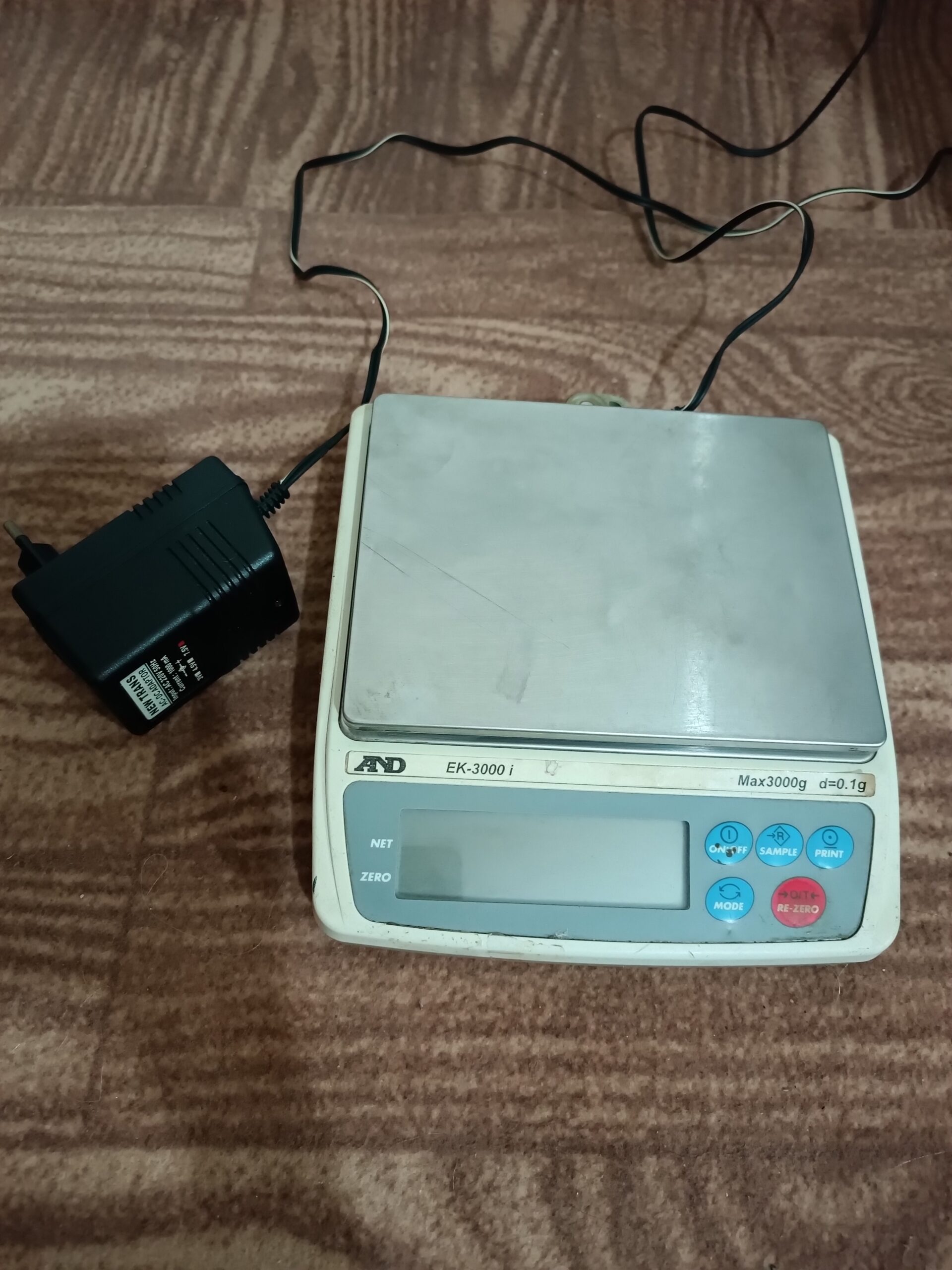 ترازو یکدهم گرمی مناسب نقره فروشی و زعفران و…AND