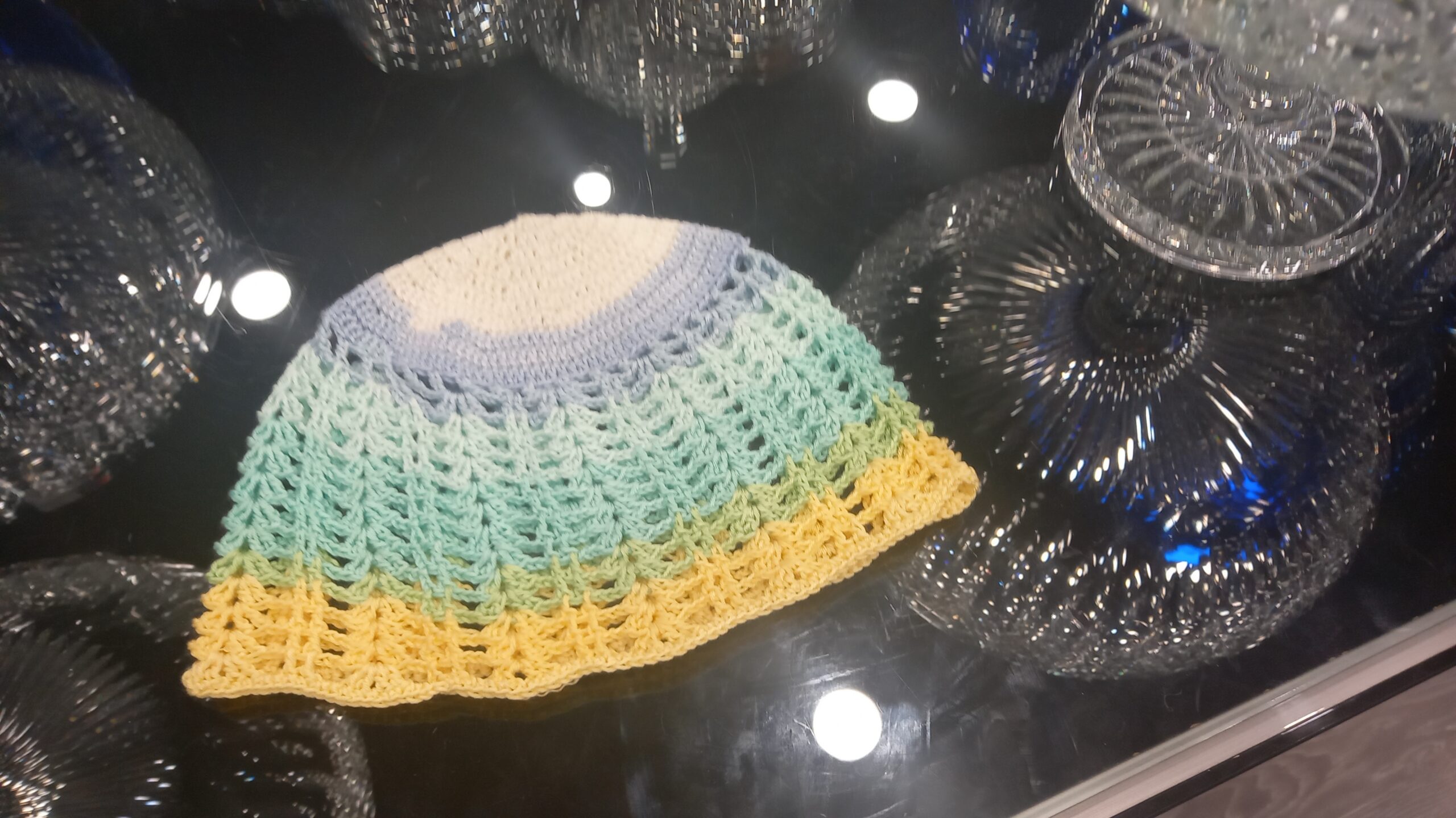 کلاه رنگین کمانی مناسب فصل بهار و تابستان