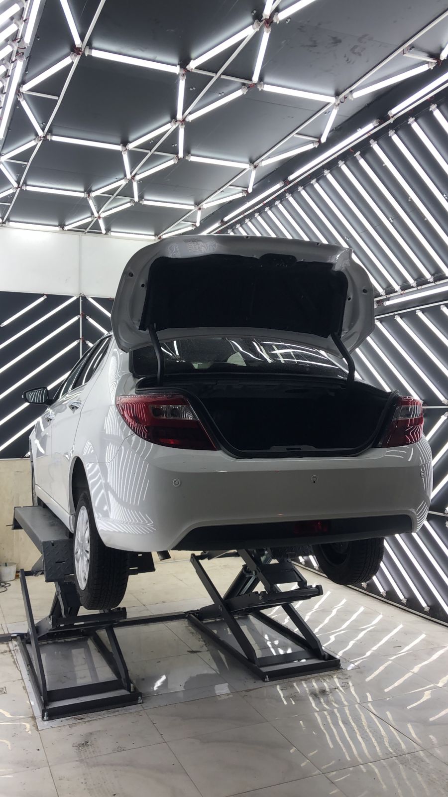 کارشناسی و تشخیص رنگ خودرو جوکار در ساوه