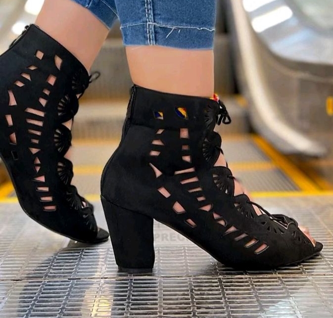 تعدادی صندل