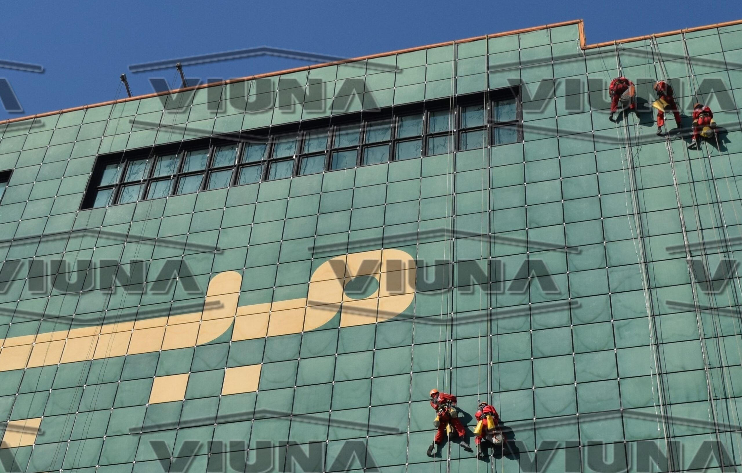 خدمات تخصصی کار در ارتفاع ویونا,شستشوی نما,پیچ و رولپلاک,رنگ آمیزی