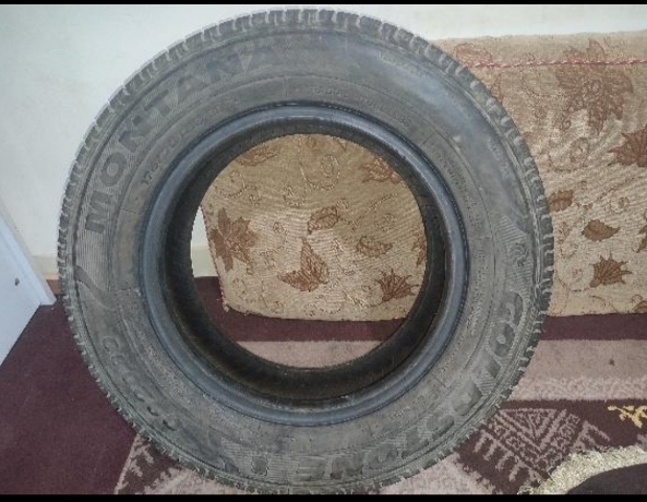 یک عدد لاستیک پراید مونتانا تمیز