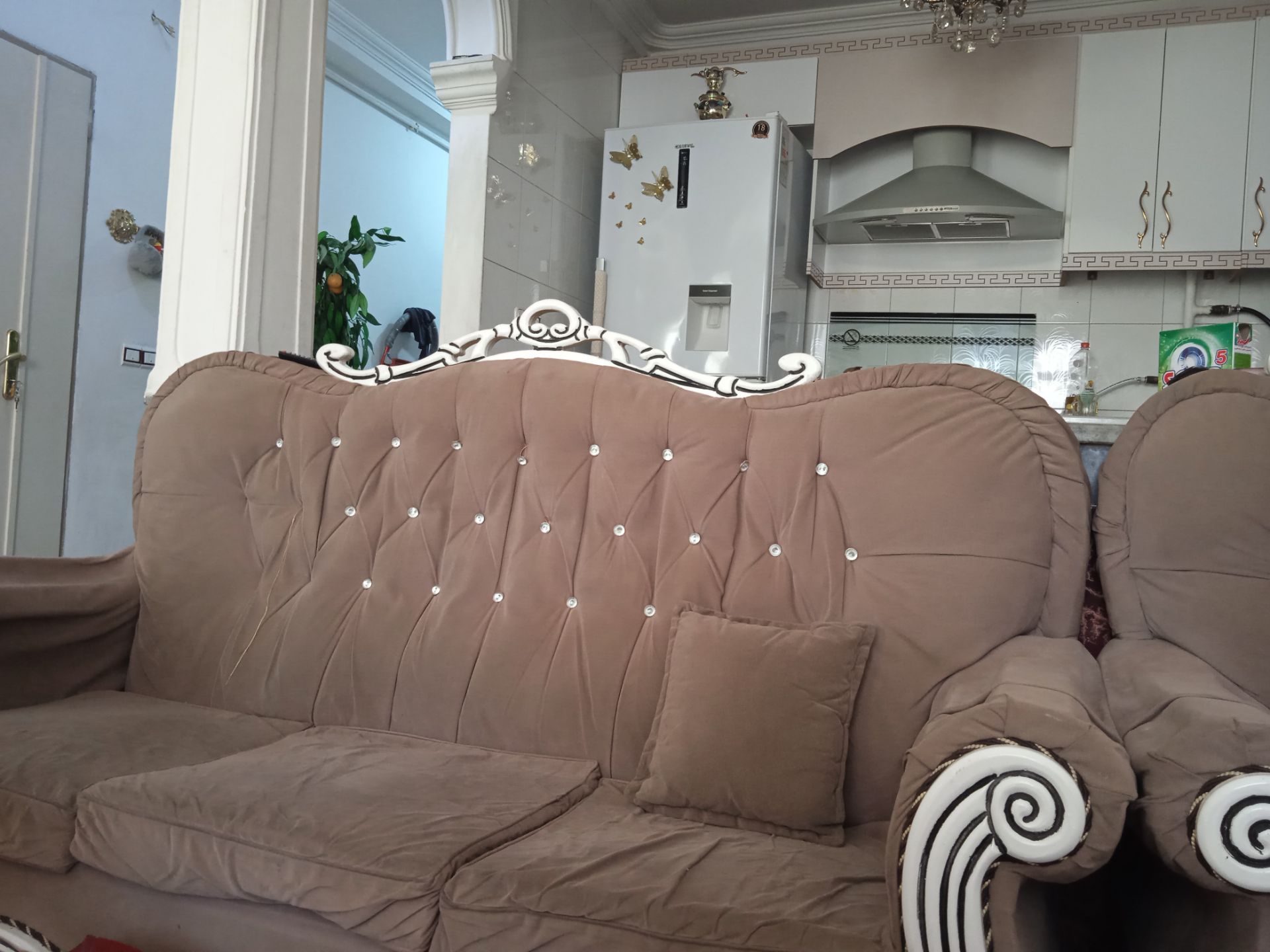 مبلمان و جلو‌مبلی