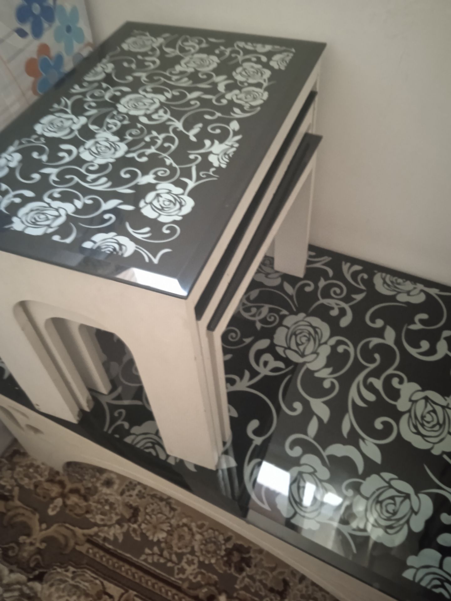 مبلمان و جلو‌مبلی