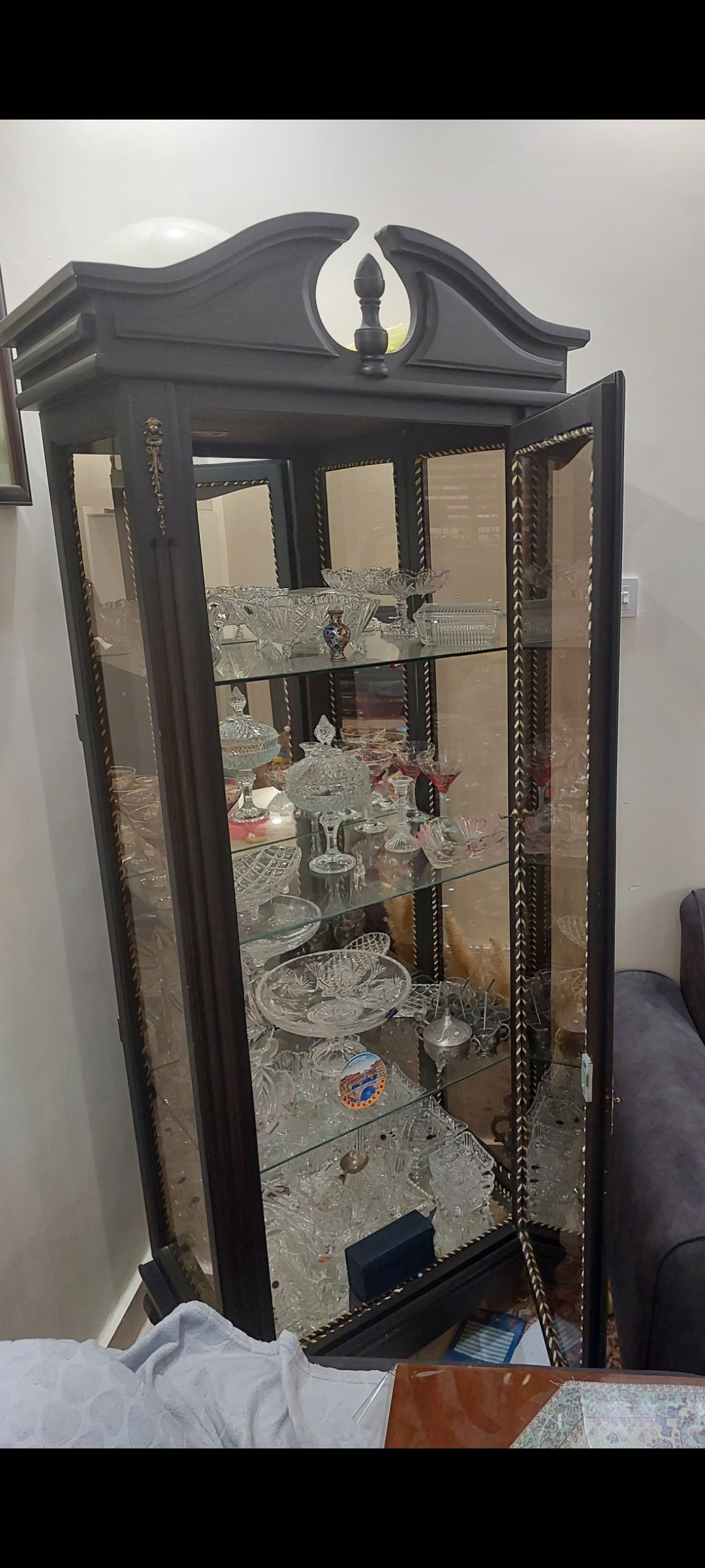 بوفه کاملا سالم پایه دار