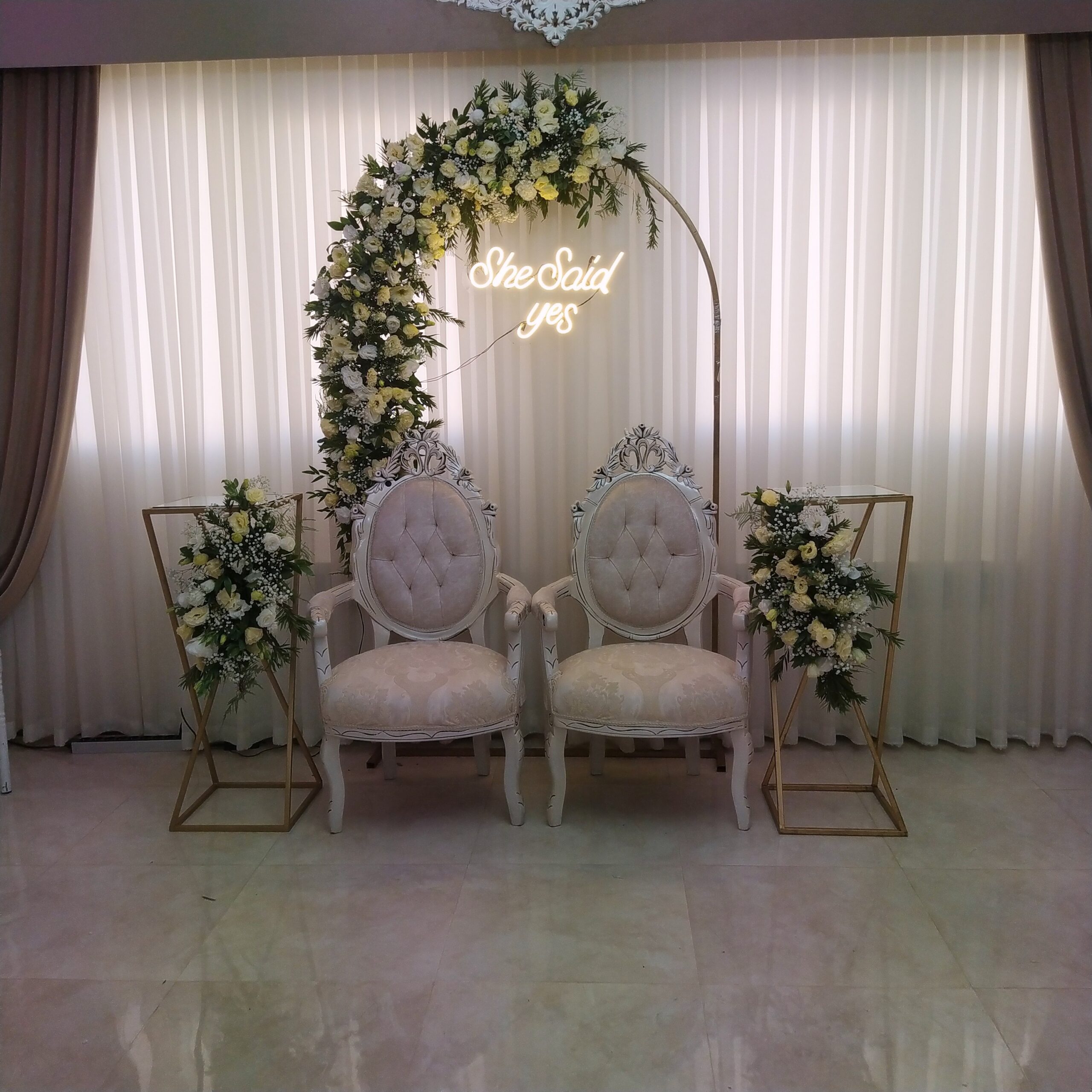 دکور تزیین حلقه باگل آرایی طبیعی برای بله برون و نامزدی و مهمانی