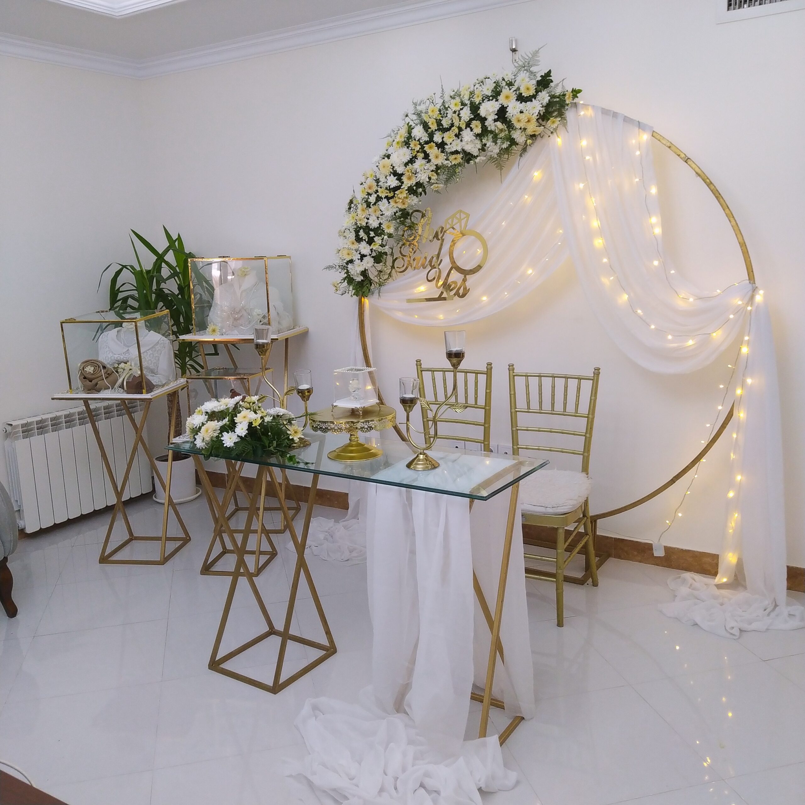 چیدمان وسایل داماد در باکس هدایا برای بله برون و نامزدی باگل آرایی طبیعی