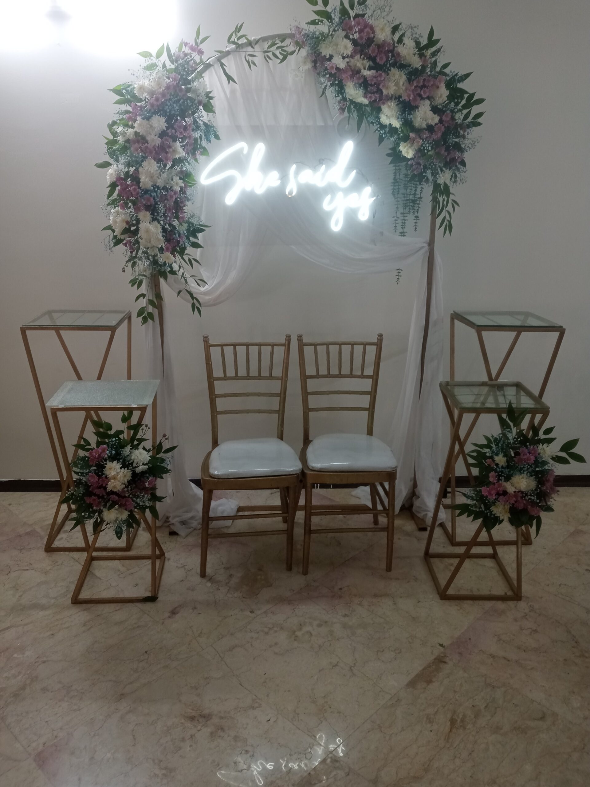 دیزاین حلقه با گل طبیعی برای بله برون و نامزدی