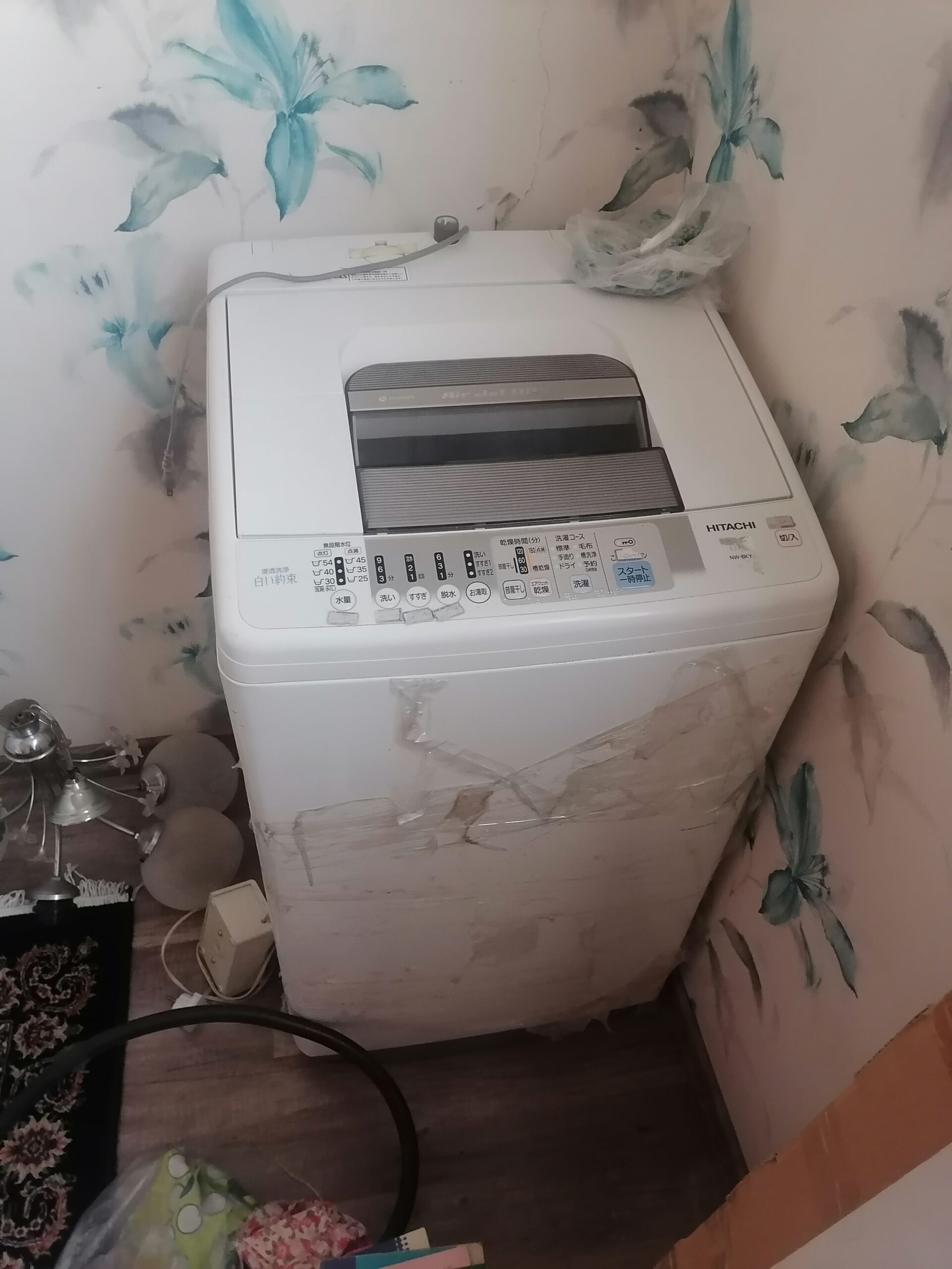 لباسشویی هیتاچی/لوستر/قالی جلودری