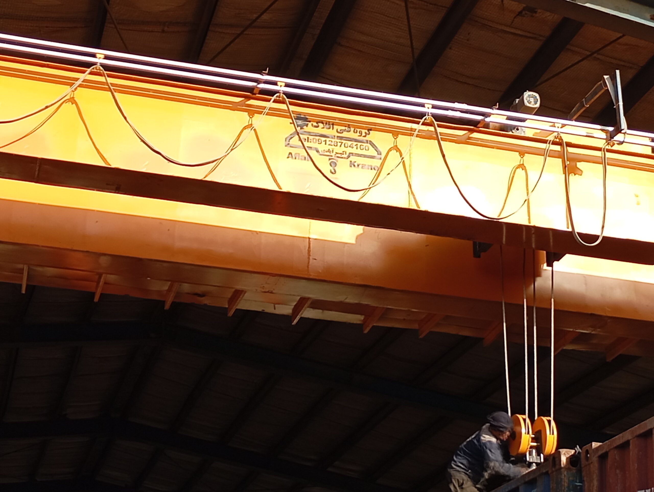 ساخت ونصب انواع جرثقیل های سقفی دروازه ای وبازویی