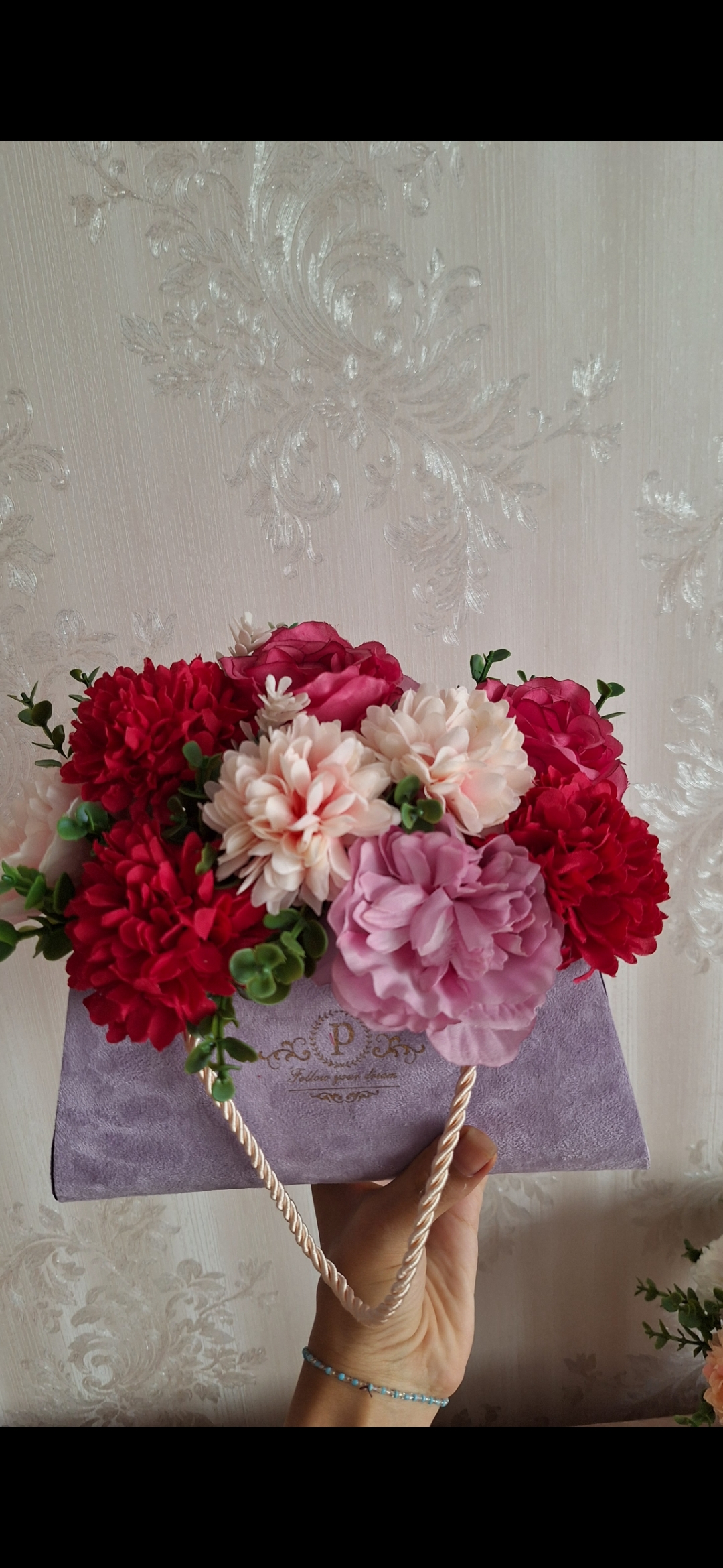 باکس گل مصنوعی و دسته گل پروانه