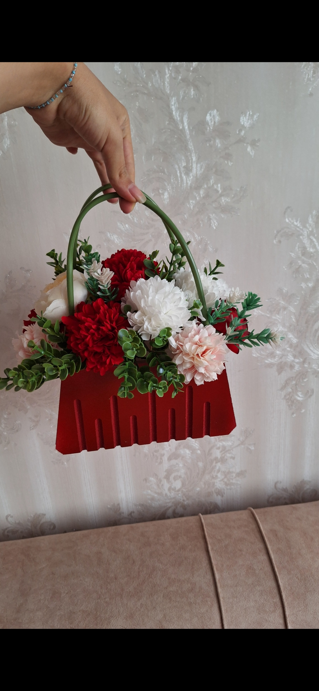 باکس گل مصنوعی و دسته گل پروانه