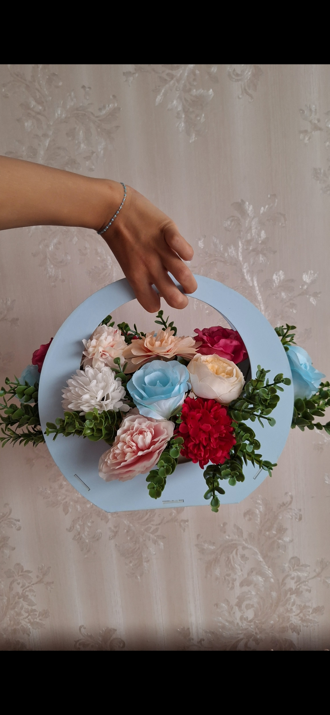 باکس گل مصنوعی و دسته گل پروانه