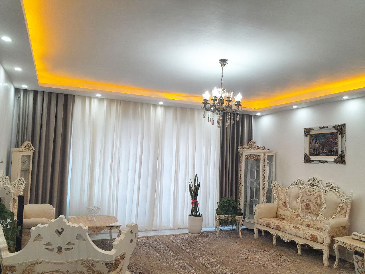 مبل ۷ نفره به همراه میزنهار خوری ۶ نفره