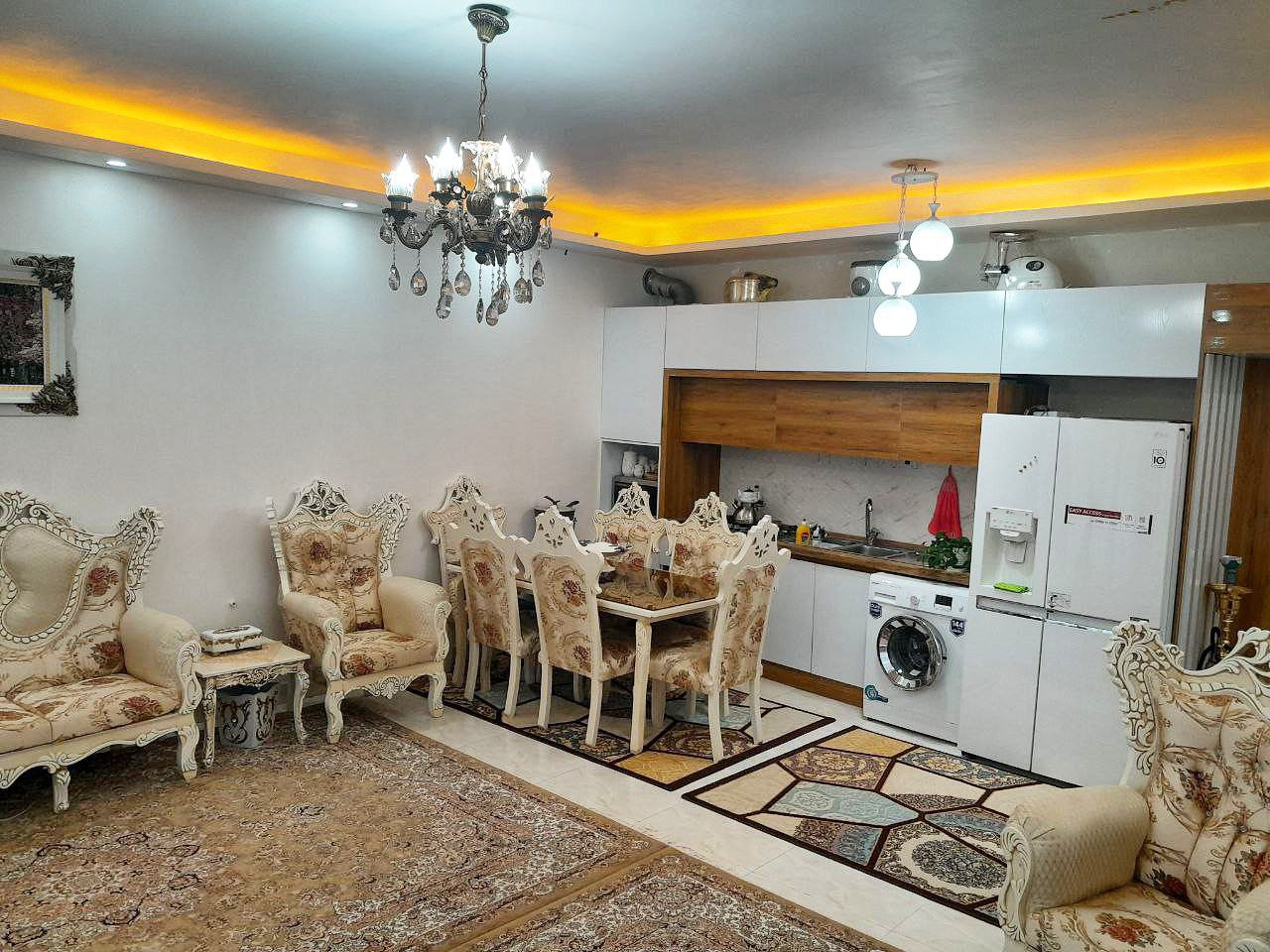 مبل ۷ نفره به همراه میزنهار خوری ۶ نفره