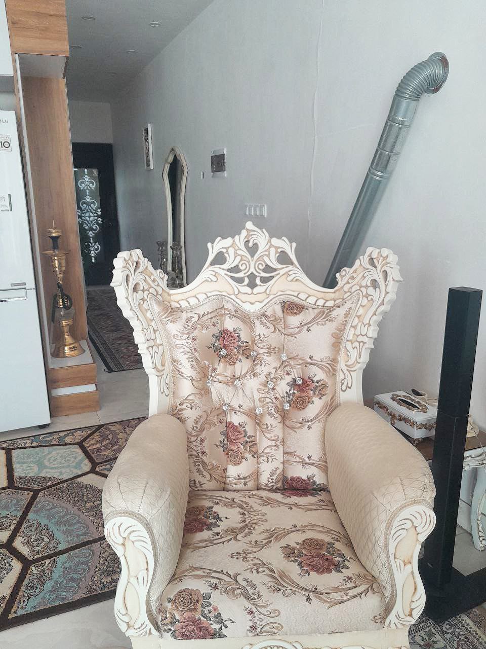 مبل ۷ نفره به همراه میزنهار خوری ۶ نفره