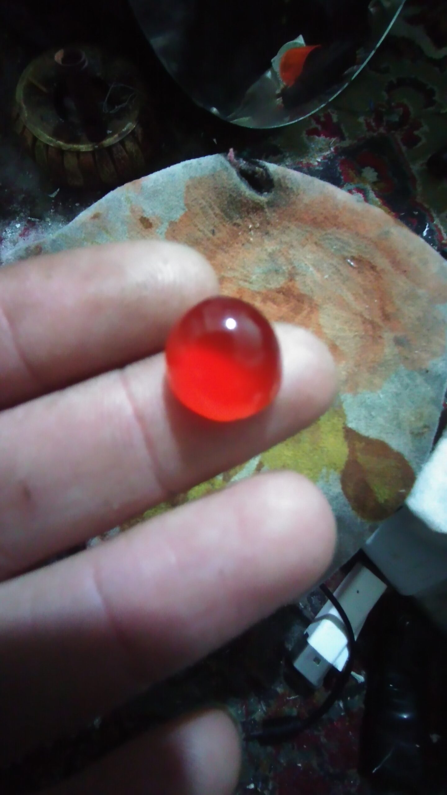 چند قطعه سنگ گرانبها