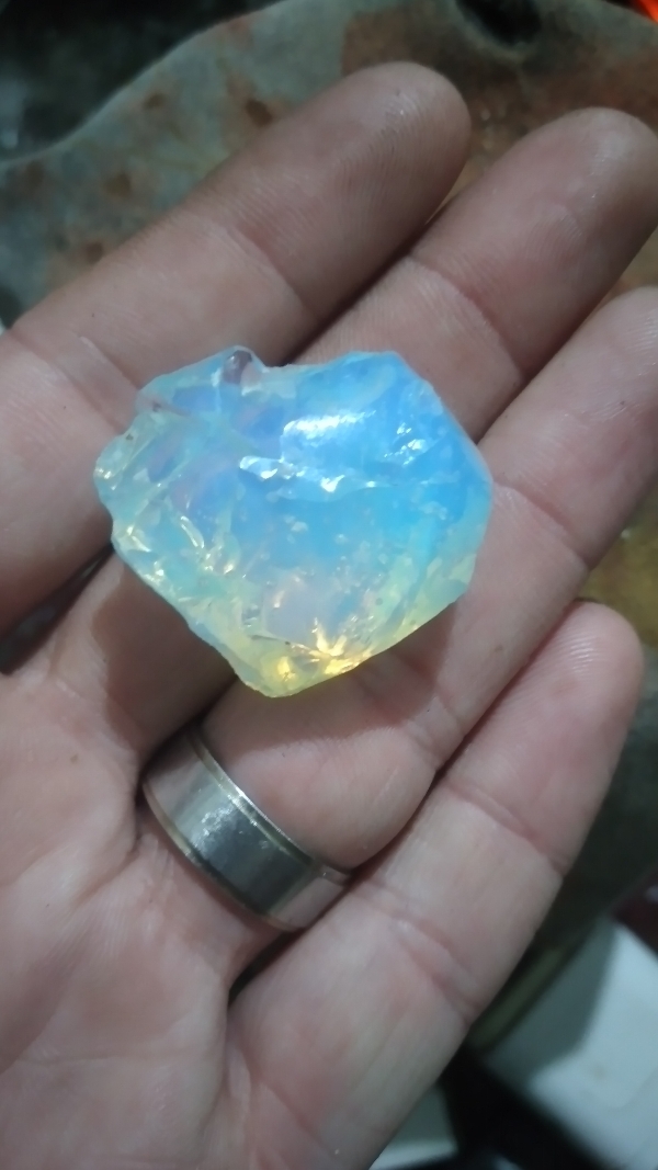 چند قطعه سنگ گرانبها