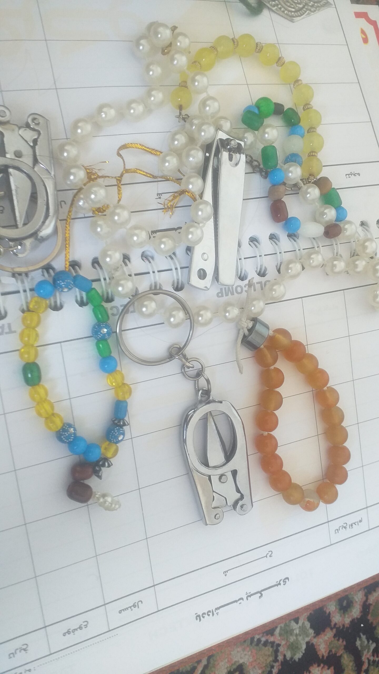 دستبد دخترانه ۵ساله زیور آلات تولیدی بازار