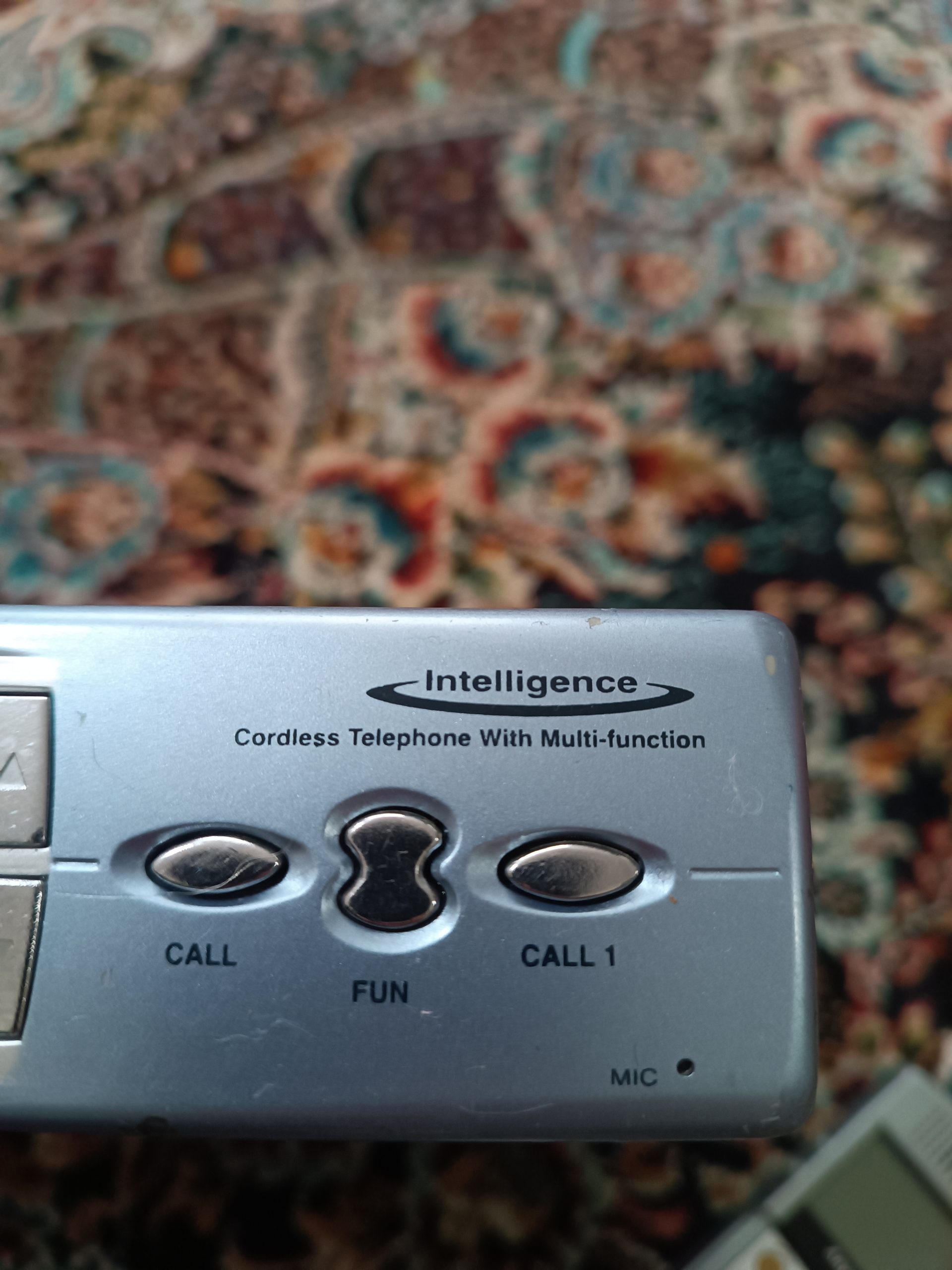 گوشی سامسونگ پشت ویترینی