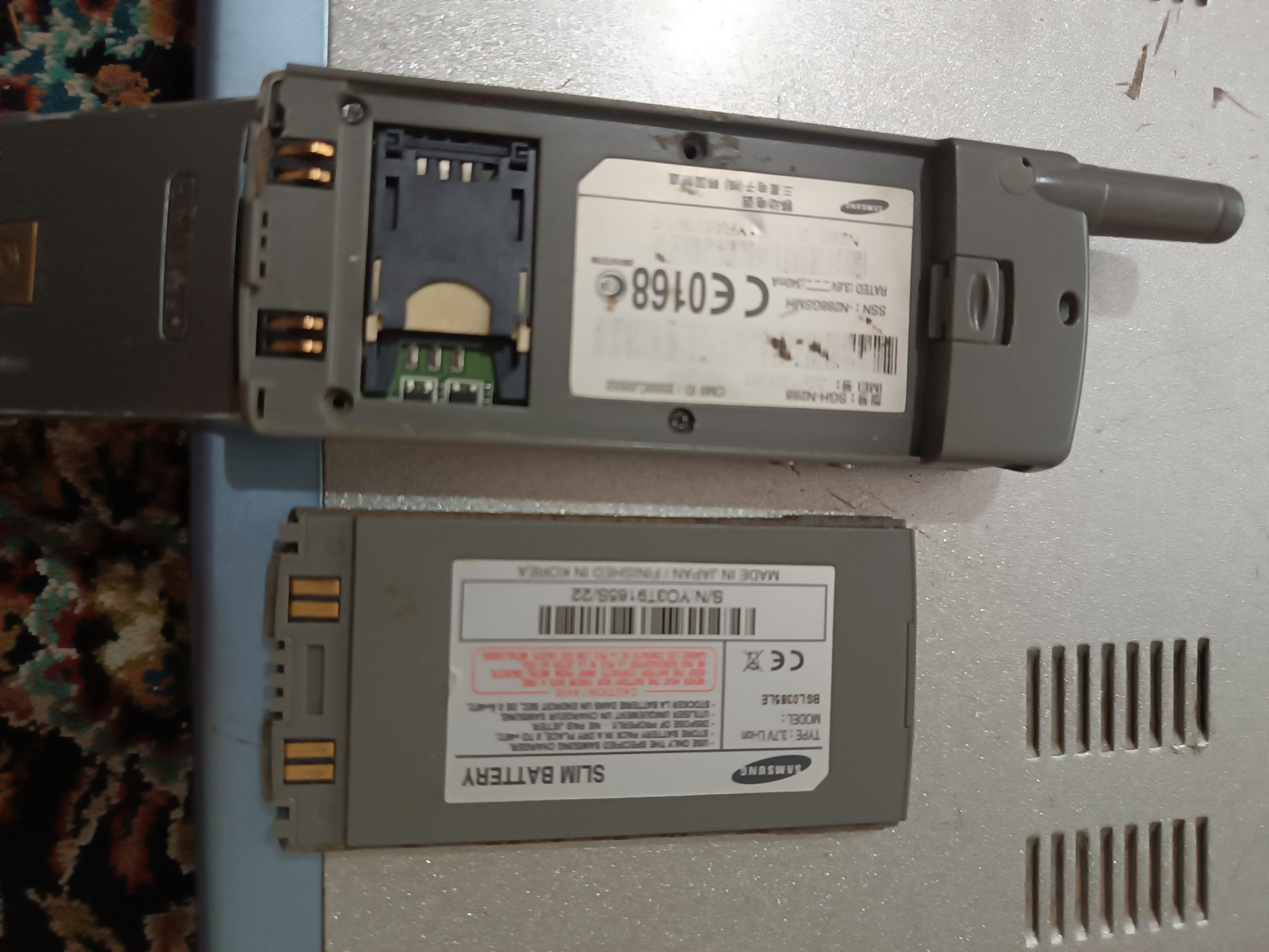 گوشی سامسونگ پشت ویترینی