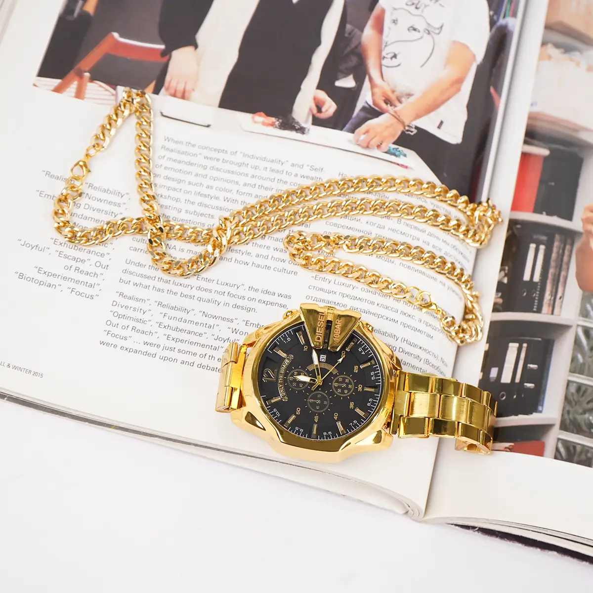 ت ساعت مچی مردانه طلایی صفحه مشکی مدل U700 + دستبند و گردنبند کارتیه رنگ طلایی ویژه.پرداخت در محل