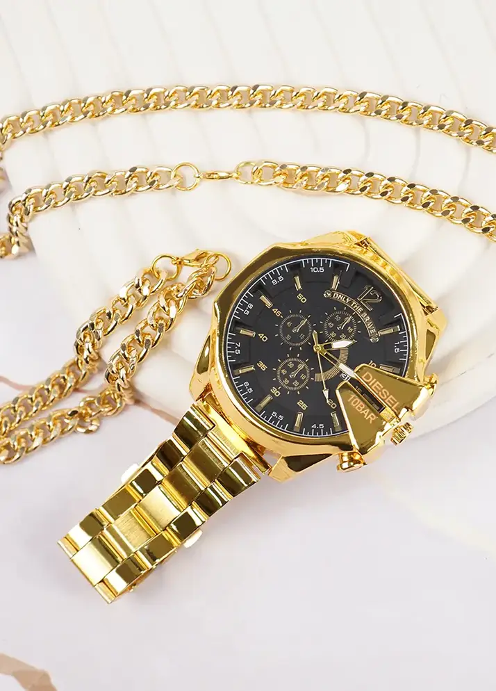 ت ساعت مچی مردانه طلایی صفحه مشکی مدل U700 + دستبند و گردنبند کارتیه رنگ طلایی ویژه.پرداخت در محل