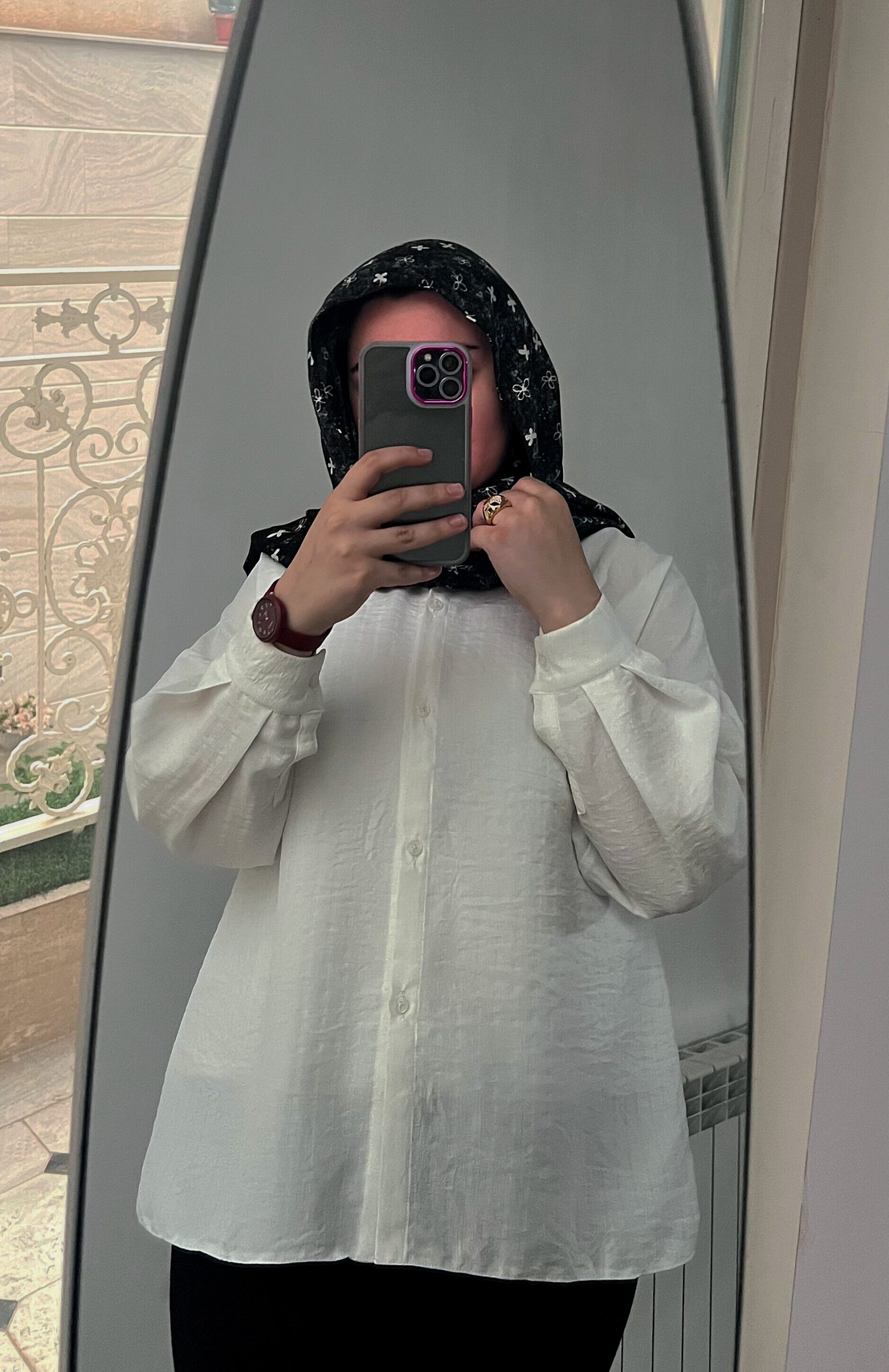 هر دختری حداقل یک شومیز سفید عروسکی توی کمدش لازم داره 🤍