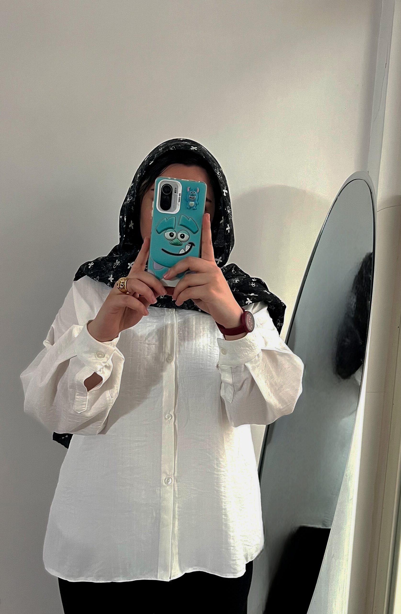 هر دختری حداقل یک شومیز سفید عروسکی توی کمدش لازم داره 🤍